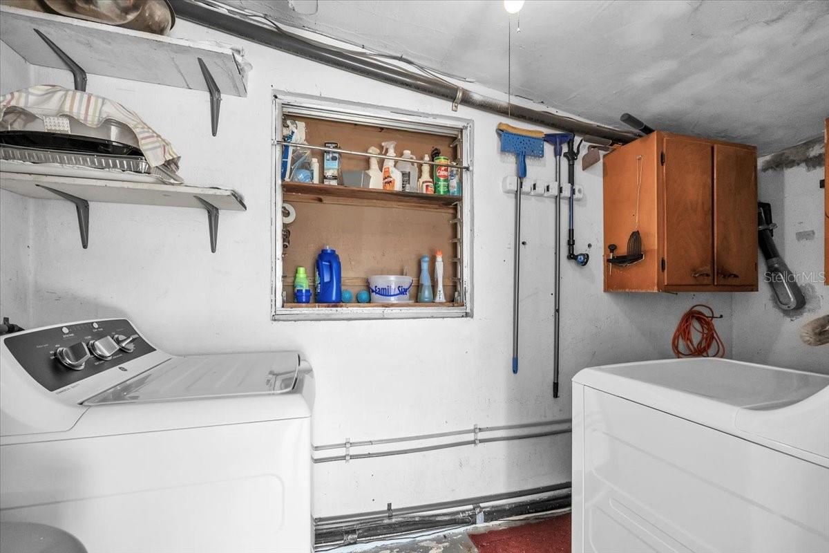 Image 26 of 41 For 370 Duxbury Avenue