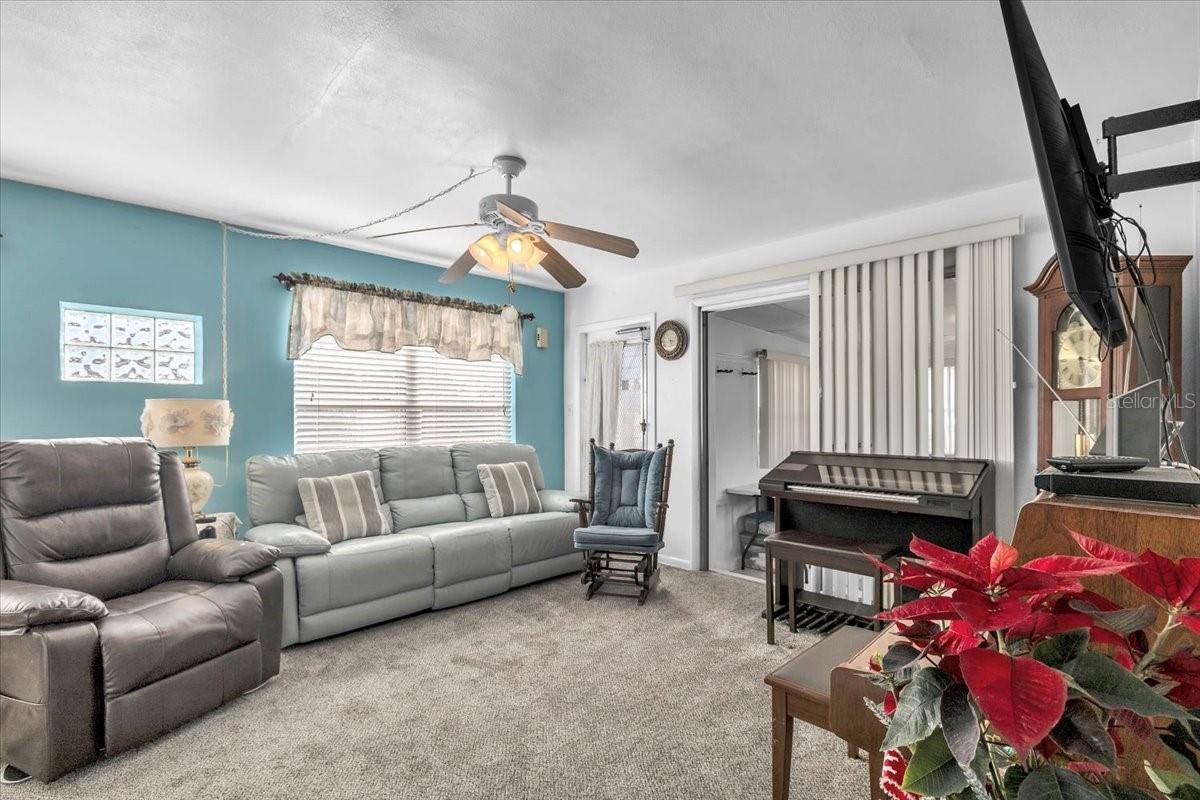 Image 3 of 41 For 370 Duxbury Avenue