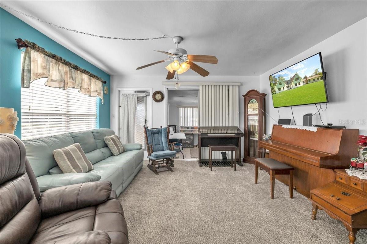 Image 4 of 41 For 370 Duxbury Avenue