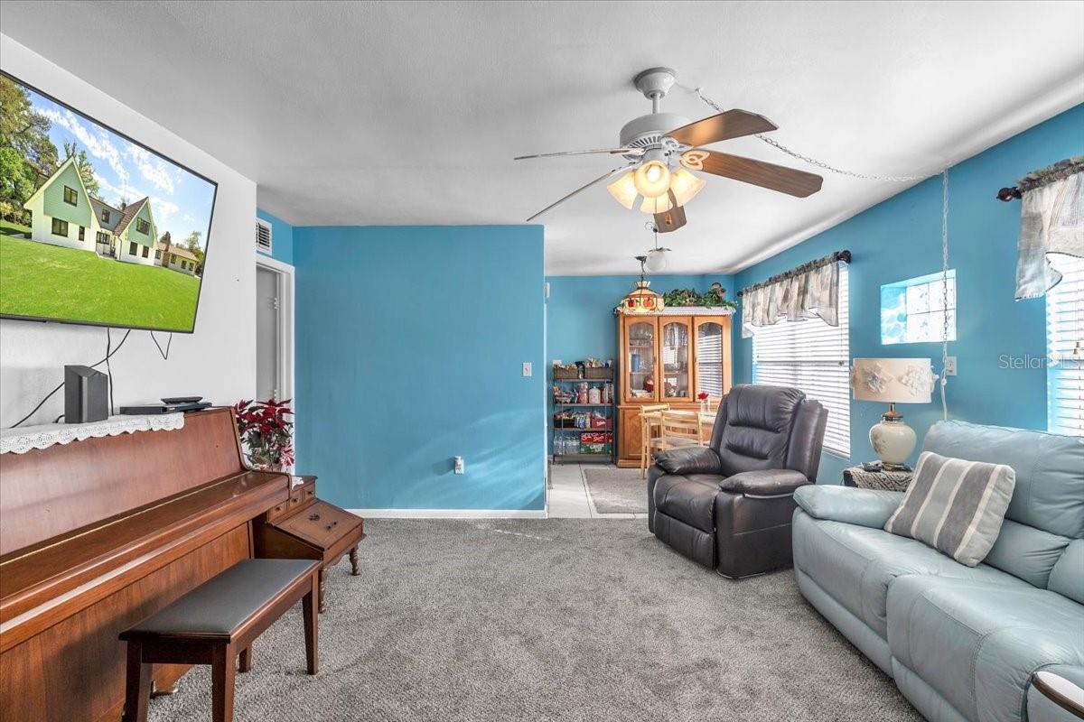 Image 5 of 41 For 370 Duxbury Avenue