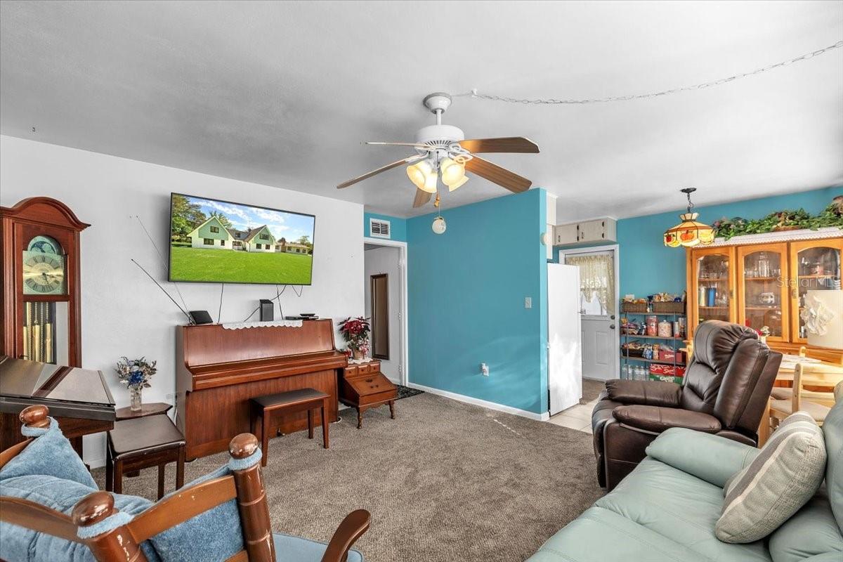 Image 7 of 41 For 370 Duxbury Avenue