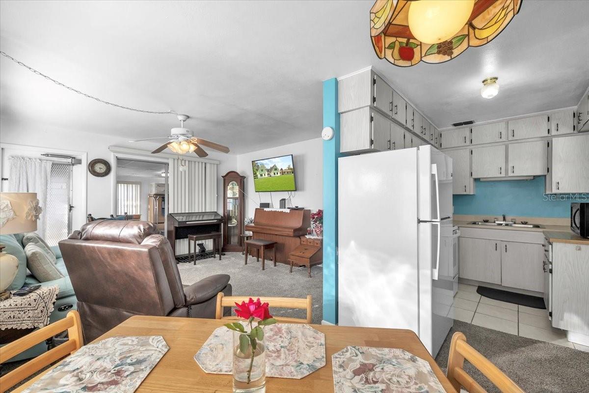 Image 8 of 41 For 370 Duxbury Avenue