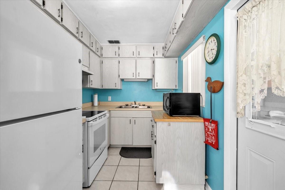 Image 9 of 41 For 370 Duxbury Avenue