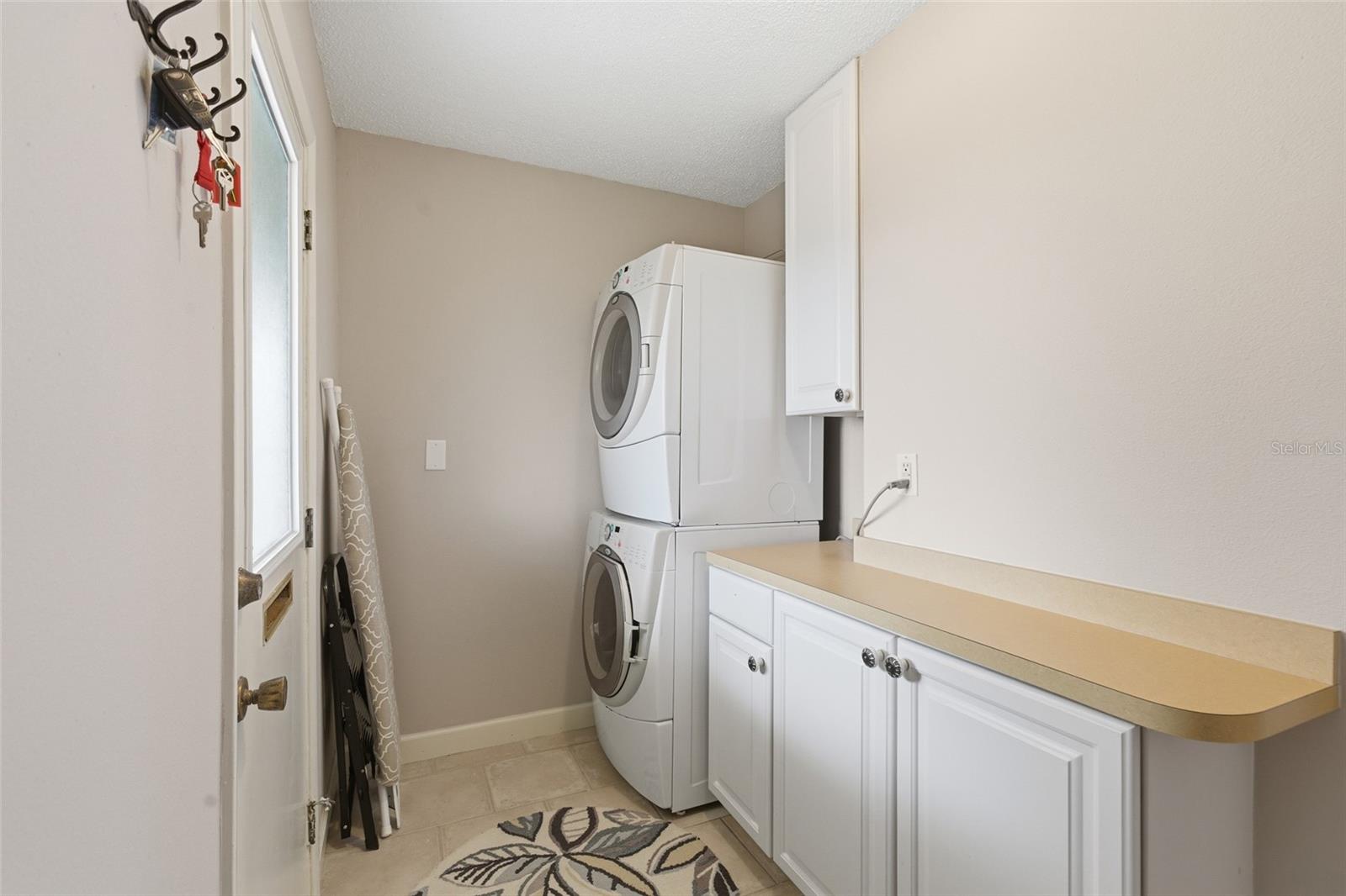 Image 26 of 40 For 1 Colony Point Drive 16c