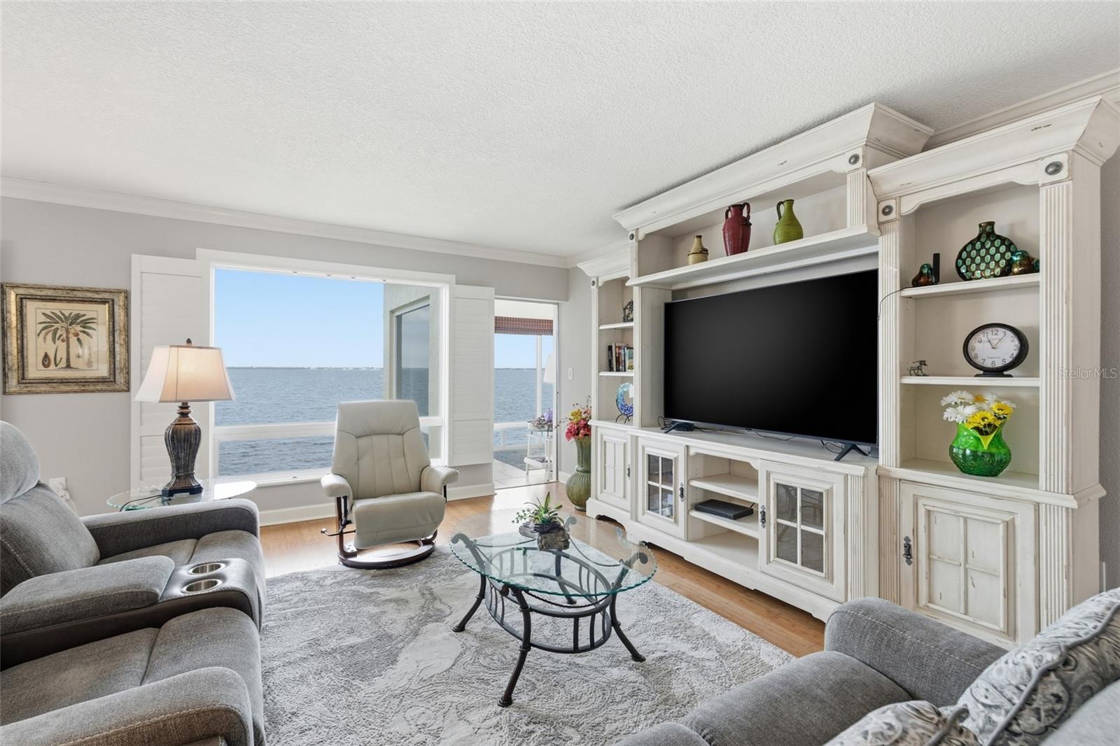 Image 4 of 40 For 1 Colony Point Drive 16c