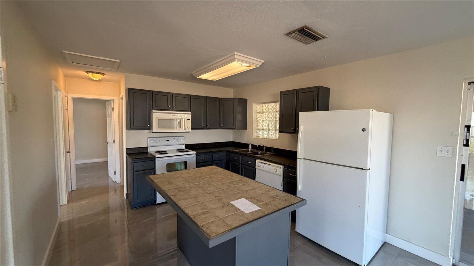 Image 3 of 8 For 21371 Glendale Avenue