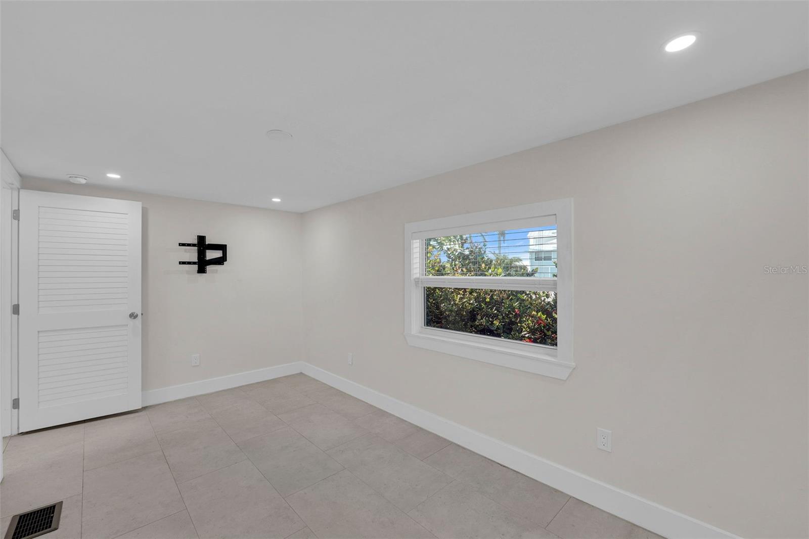 Image 29 of 32 For 2880 8th Avenue