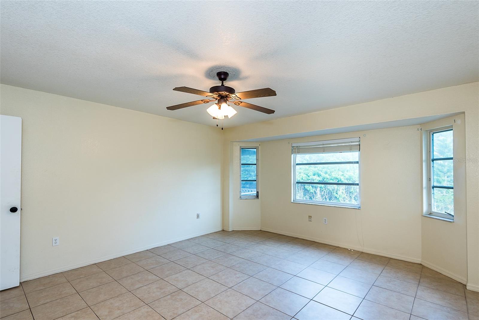 Image 14 of 25 For 504 Vannell Street