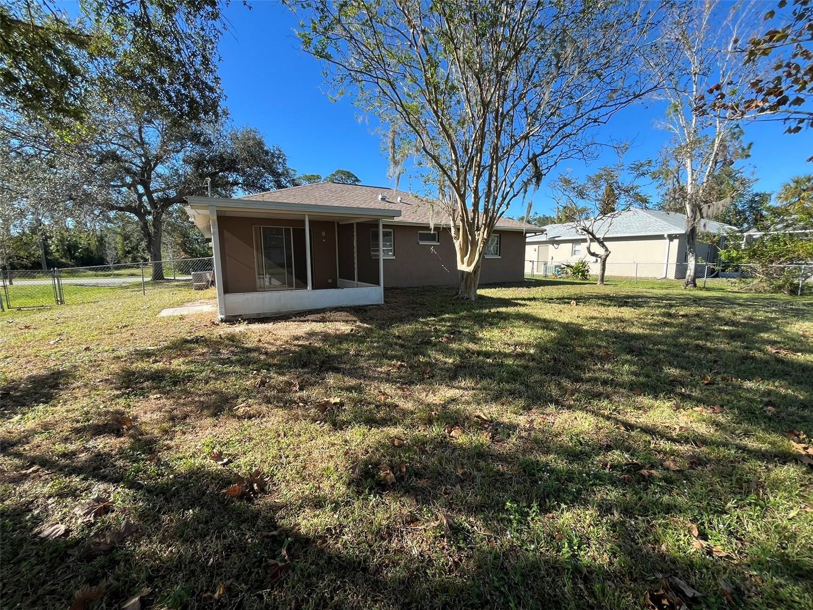 Image 11 of 16 For 2868 Salford Boulevard