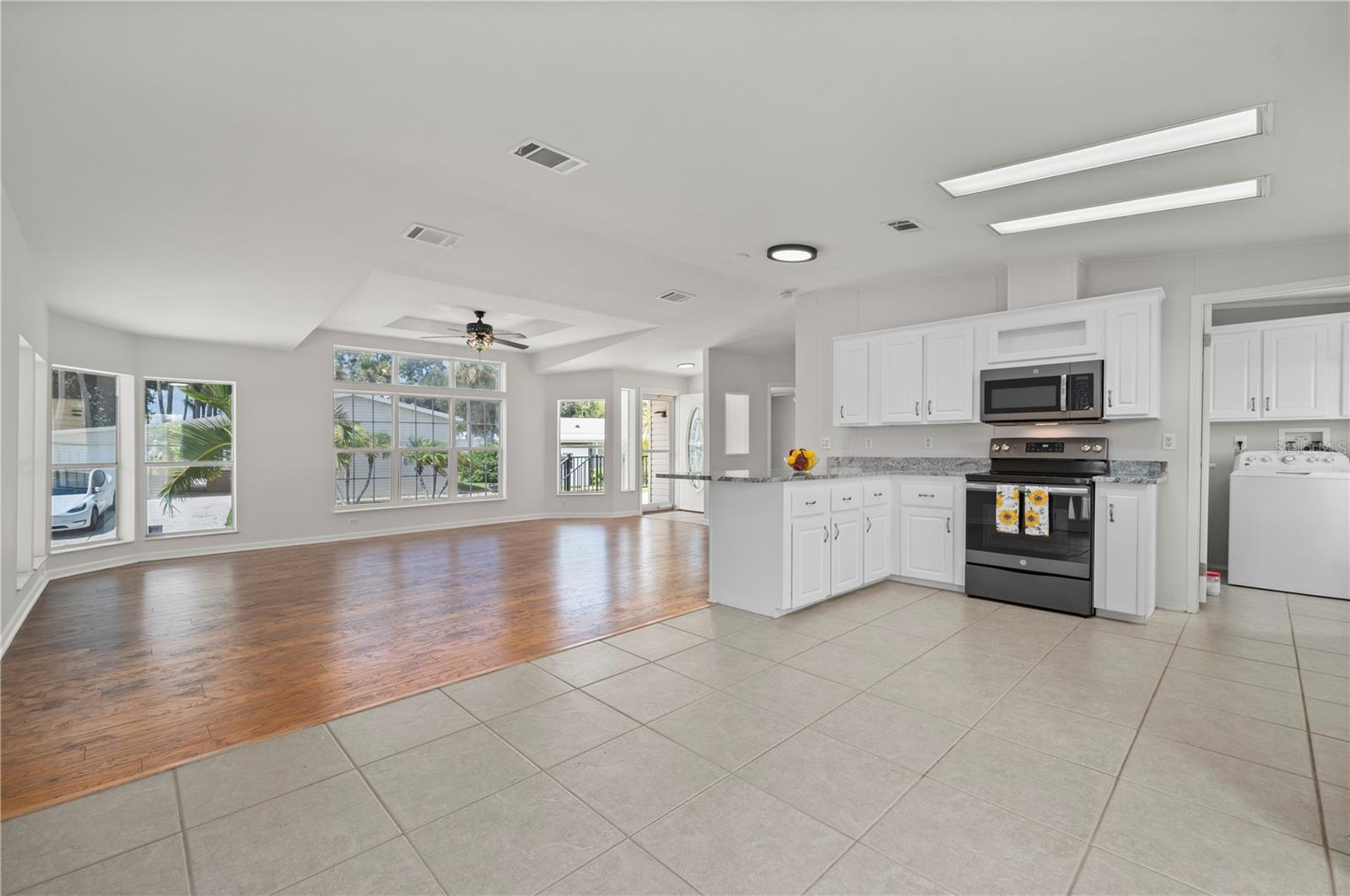 Image 10 of 62 For 1000 Kings Highway 111