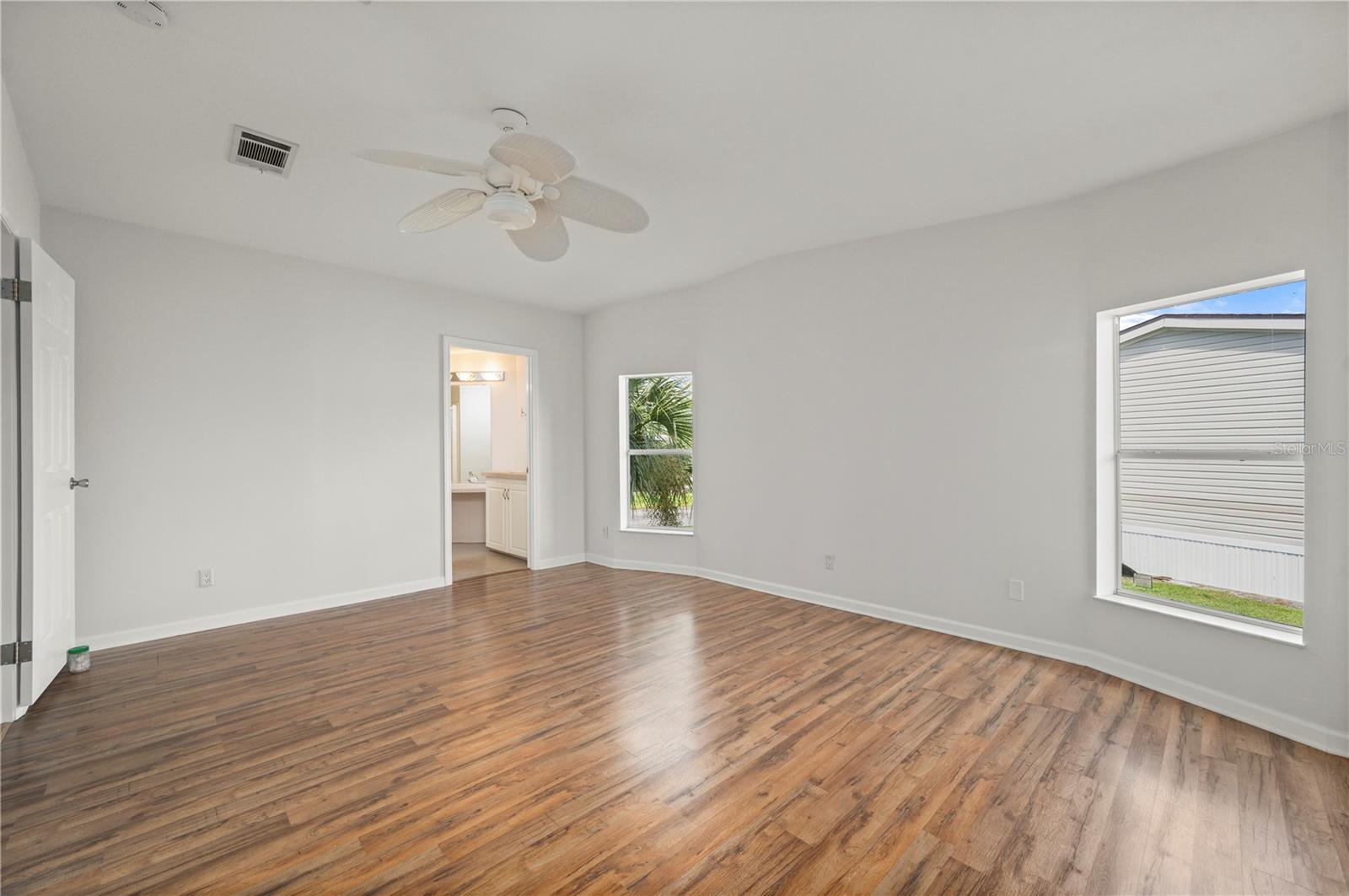 Image 13 of 62 For 1000 Kings Highway 111