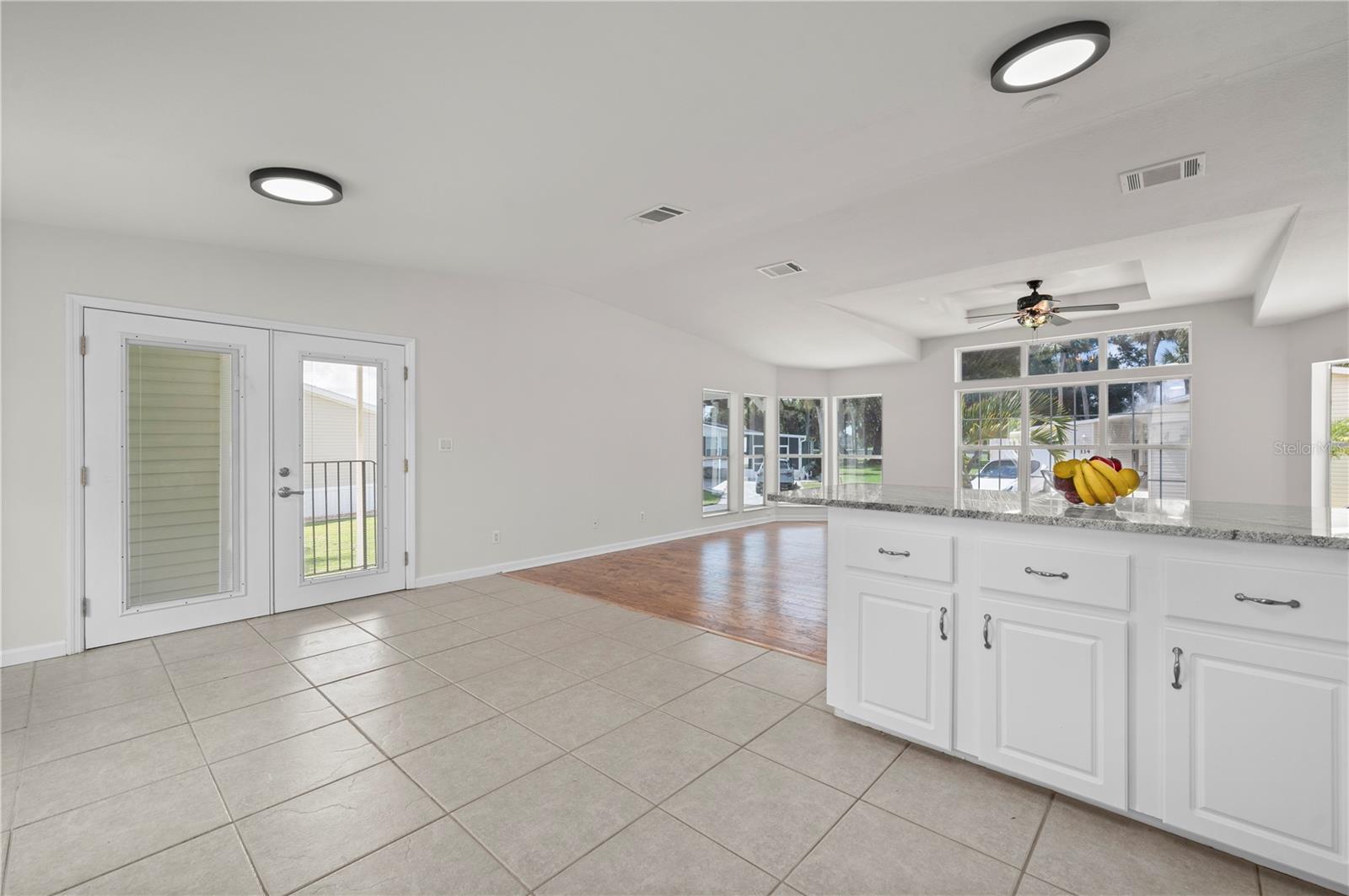 Image 18 of 62 For 1000 Kings Highway 111