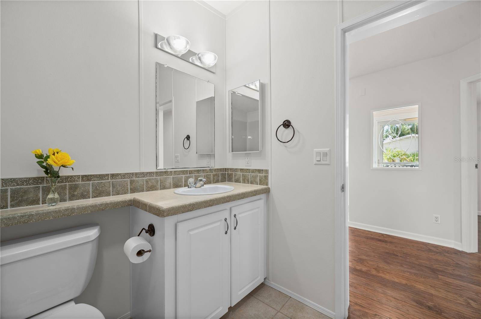 Image 24 of 62 For 1000 Kings Highway 111