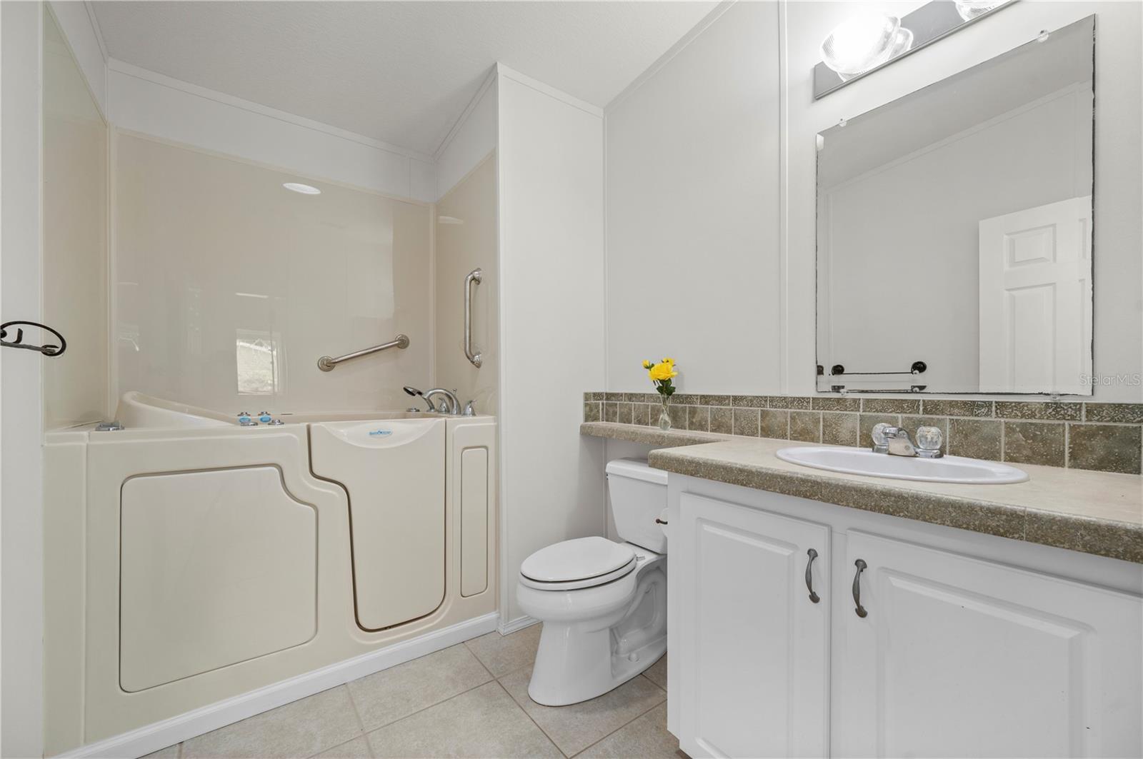 Image 25 of 62 For 1000 Kings Highway 111