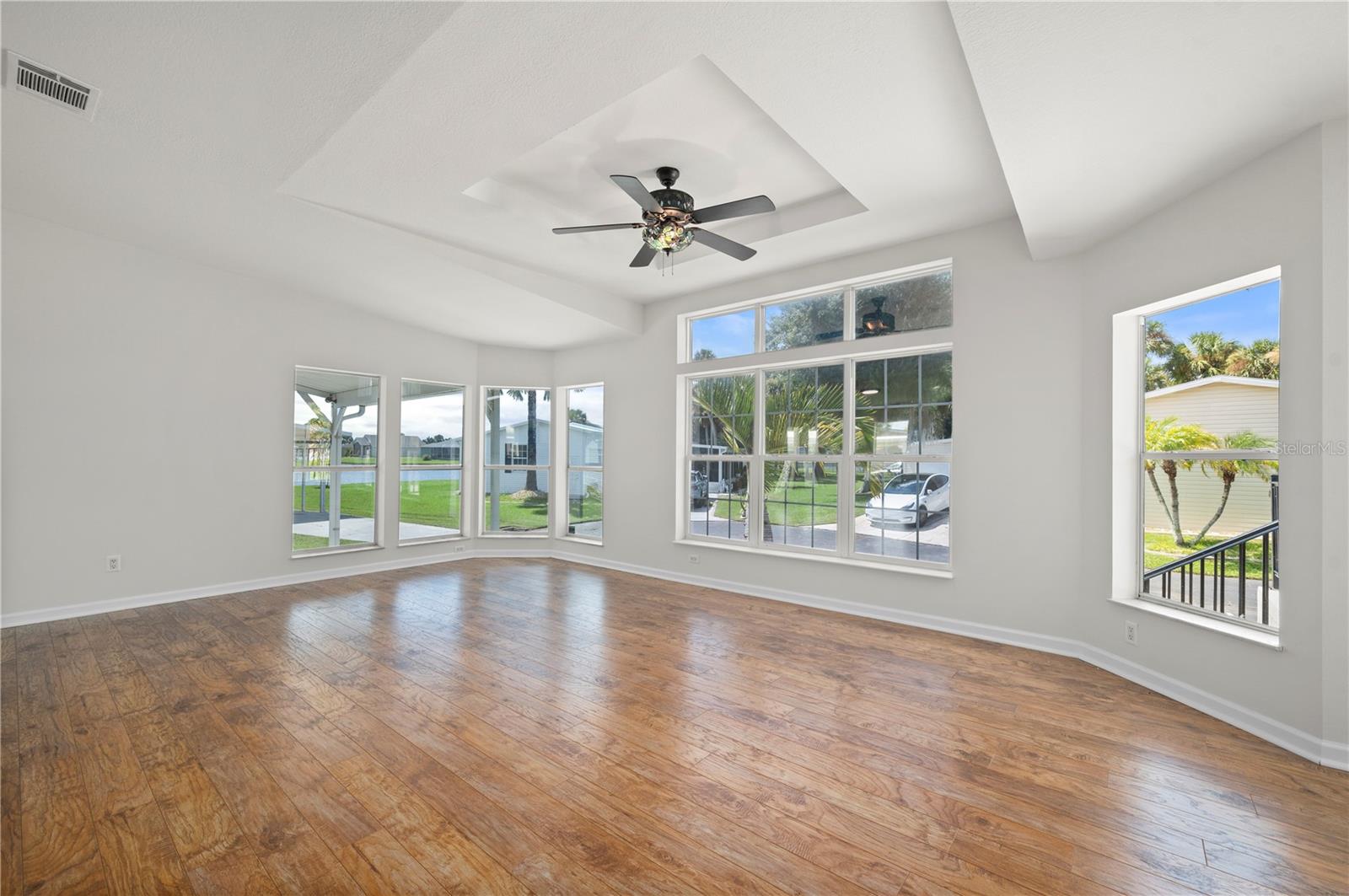 Image 3 of 62 For 1000 Kings Highway 111