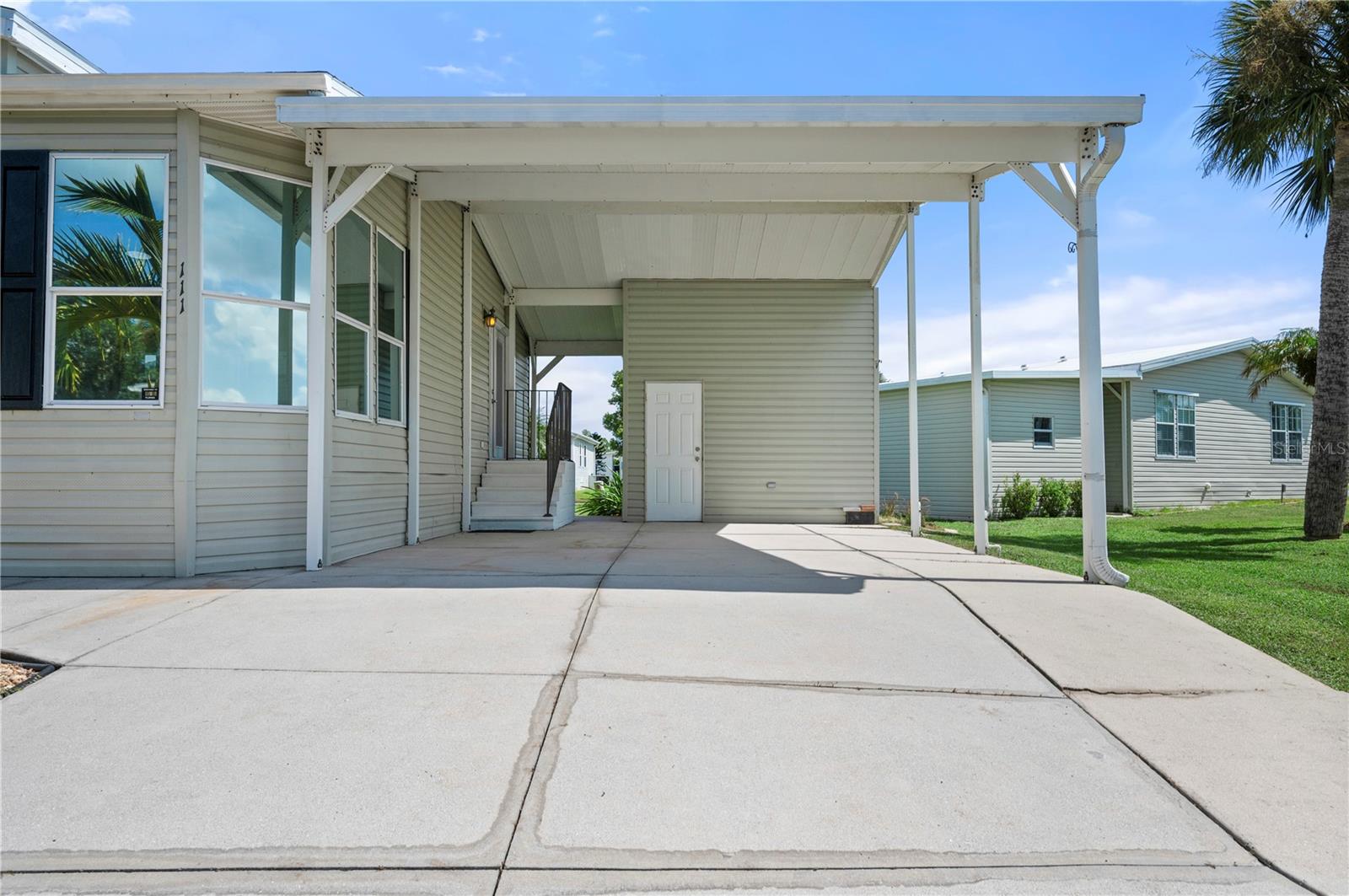 Image 31 of 62 For 1000 Kings Highway 111