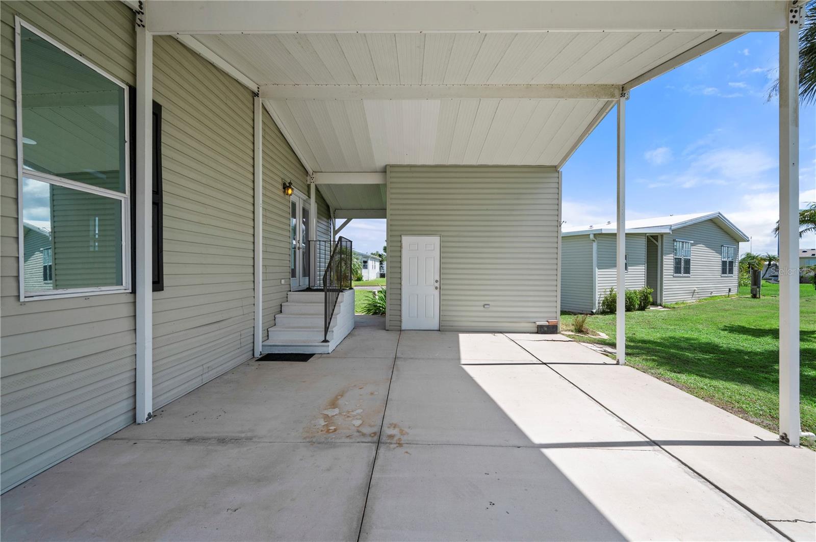 Image 32 of 62 For 1000 Kings Highway 111