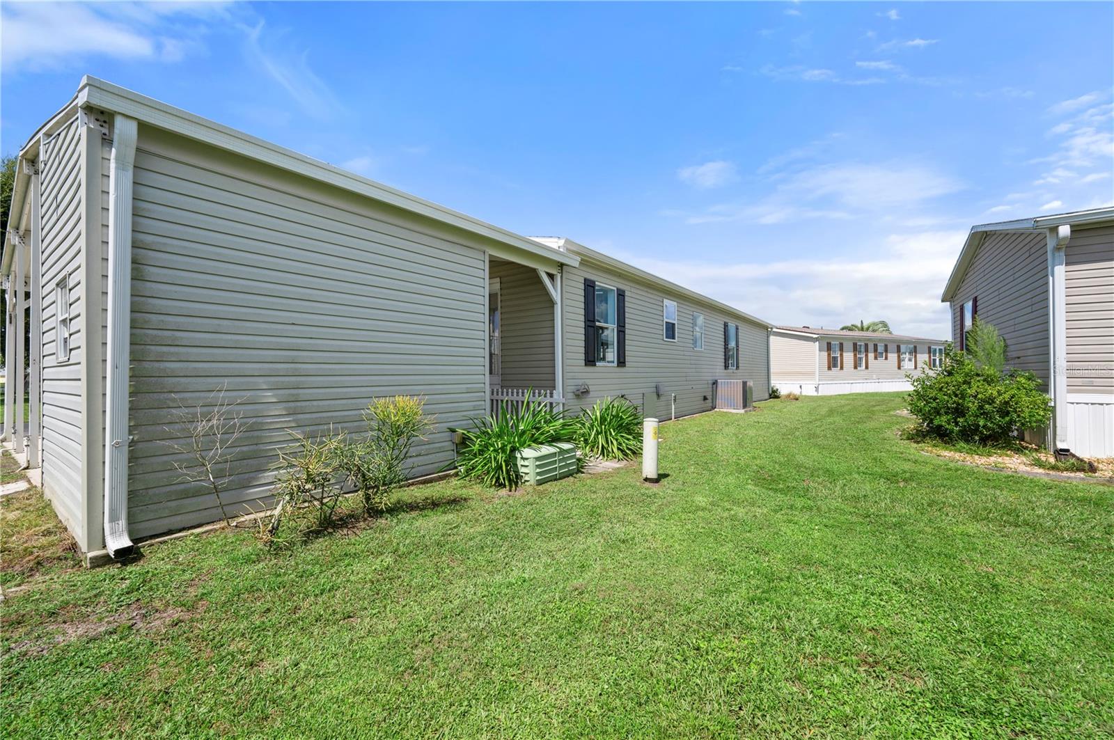 Image 37 of 62 For 1000 Kings Highway 111