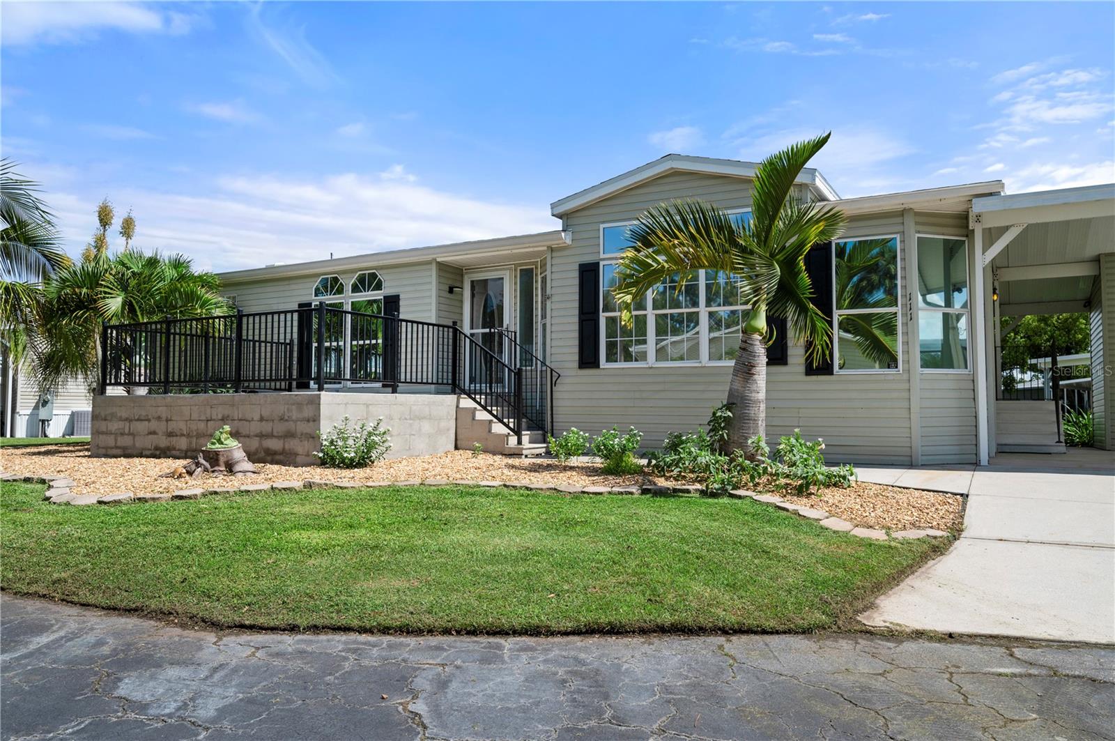 Image 43 of 62 For 1000 Kings Highway 111