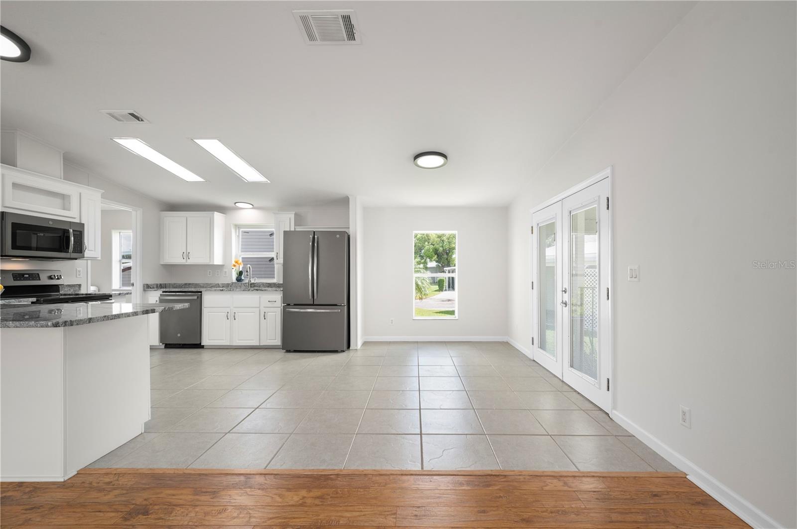 Image 8 of 62 For 1000 Kings Highway 111