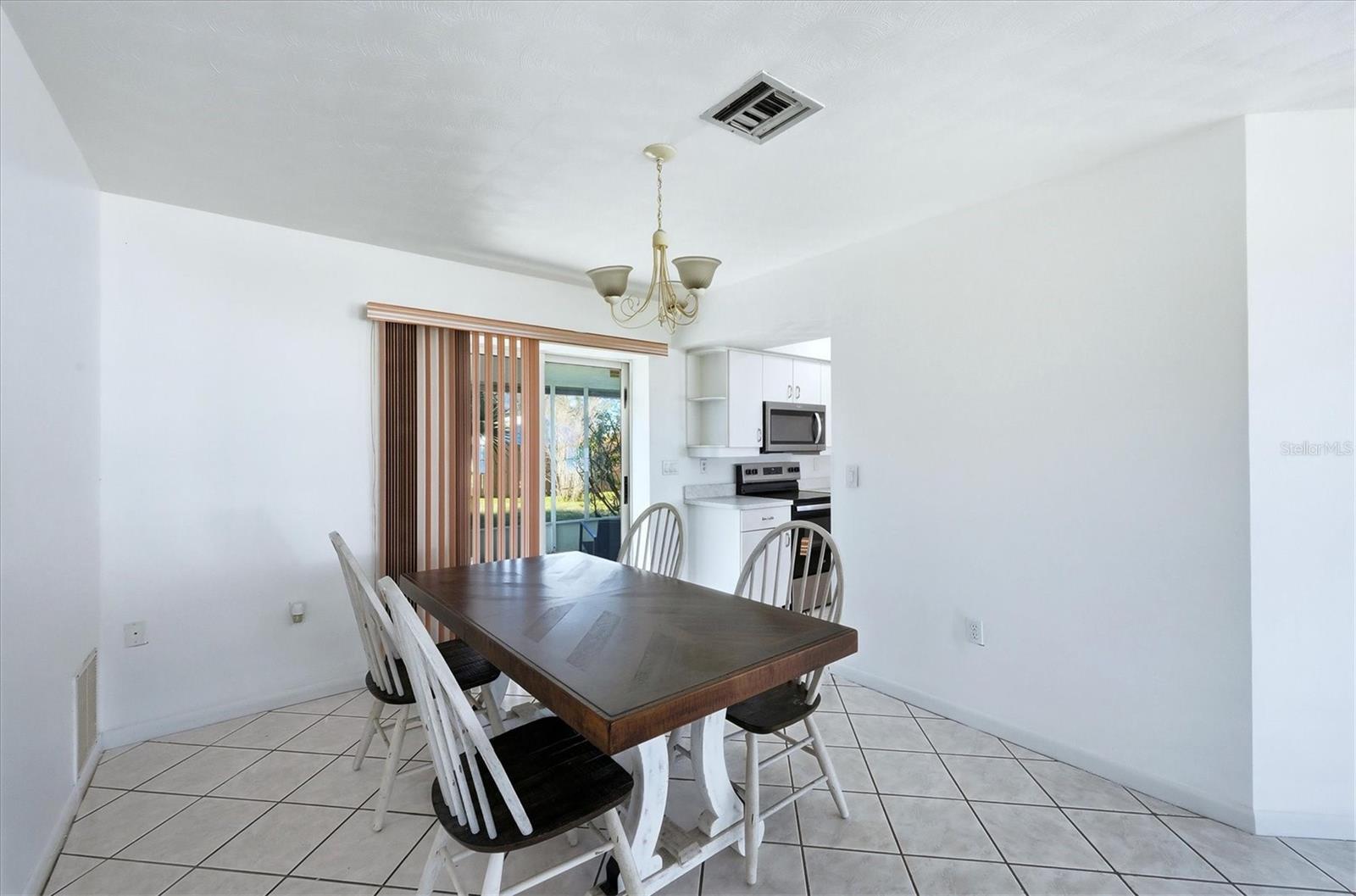 Image 10 of 51 For 270 Southland Road