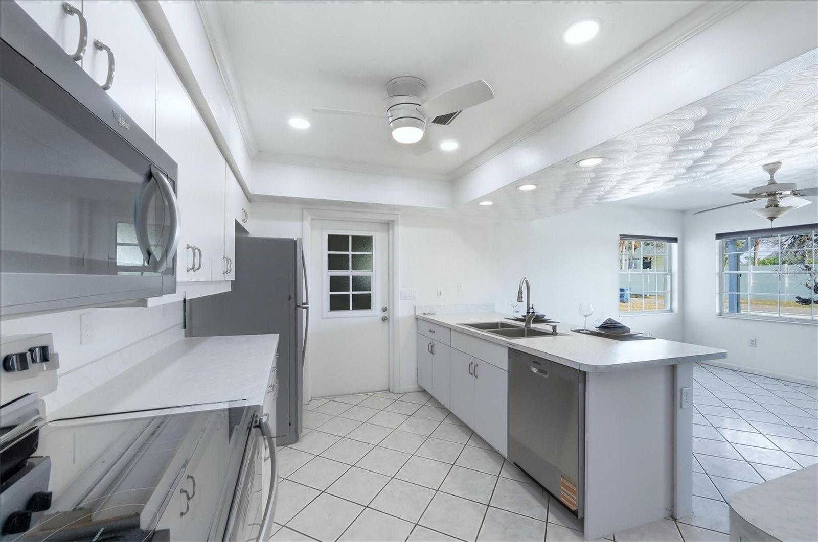 Image 11 of 51 For 270 Southland Road