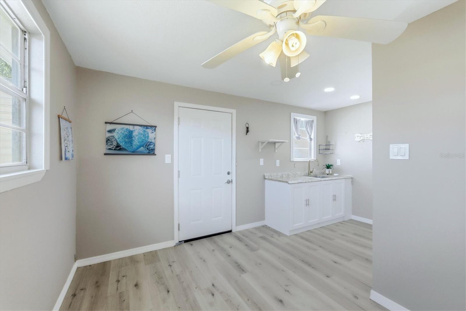 Image 21 of 51 For 270 Southland Road