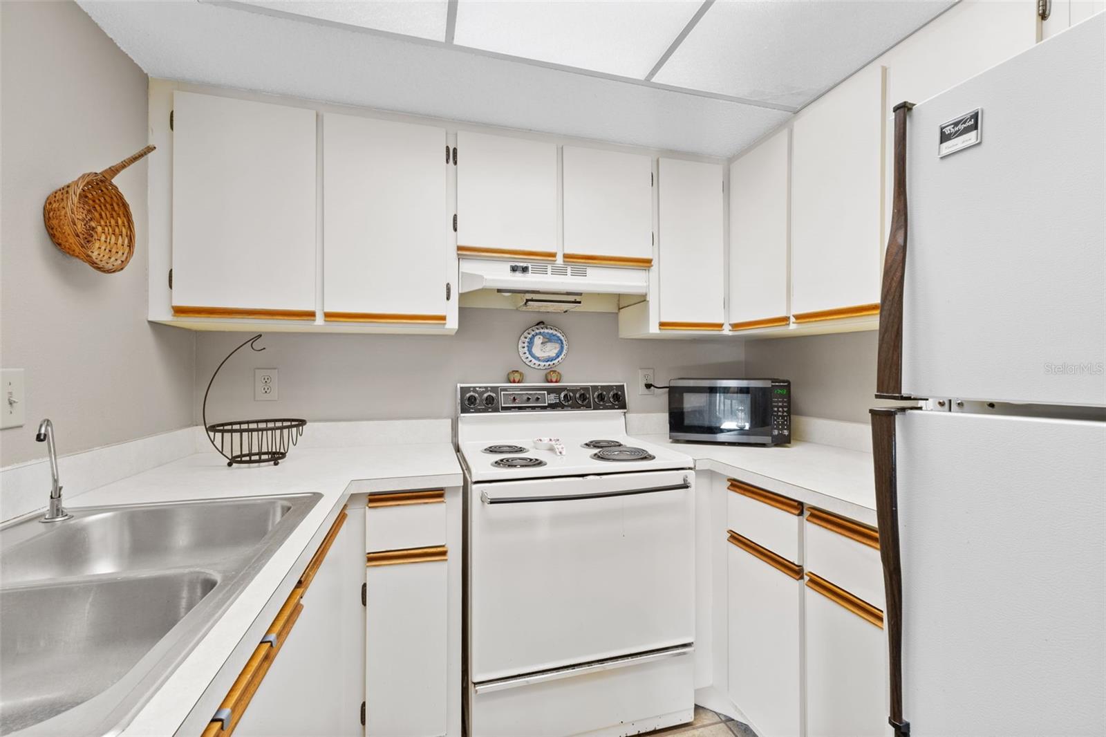 Image 11 of 36 For 19505 Quesada Avenue S208