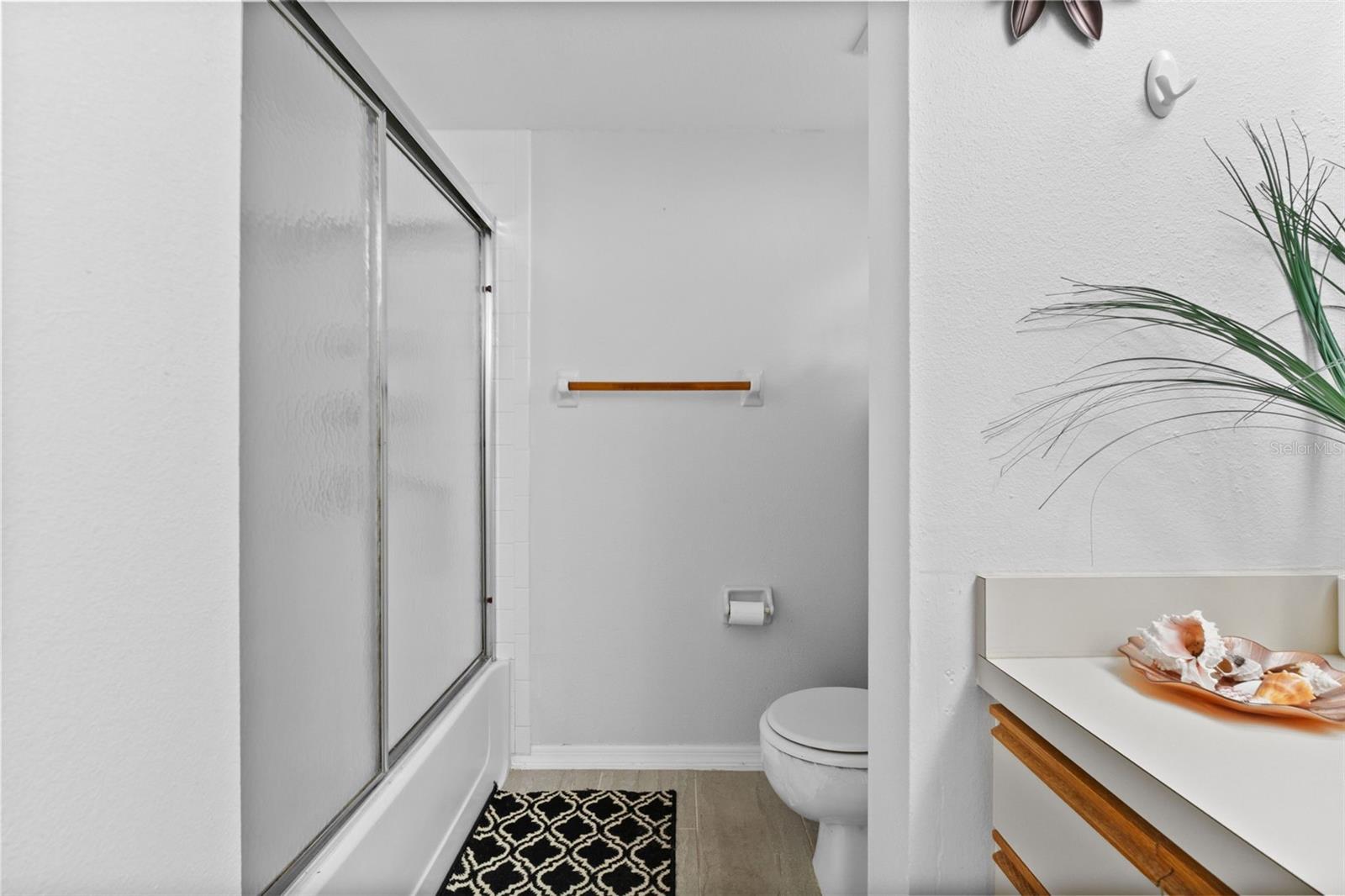 Image 15 of 36 For 19505 Quesada Avenue S208