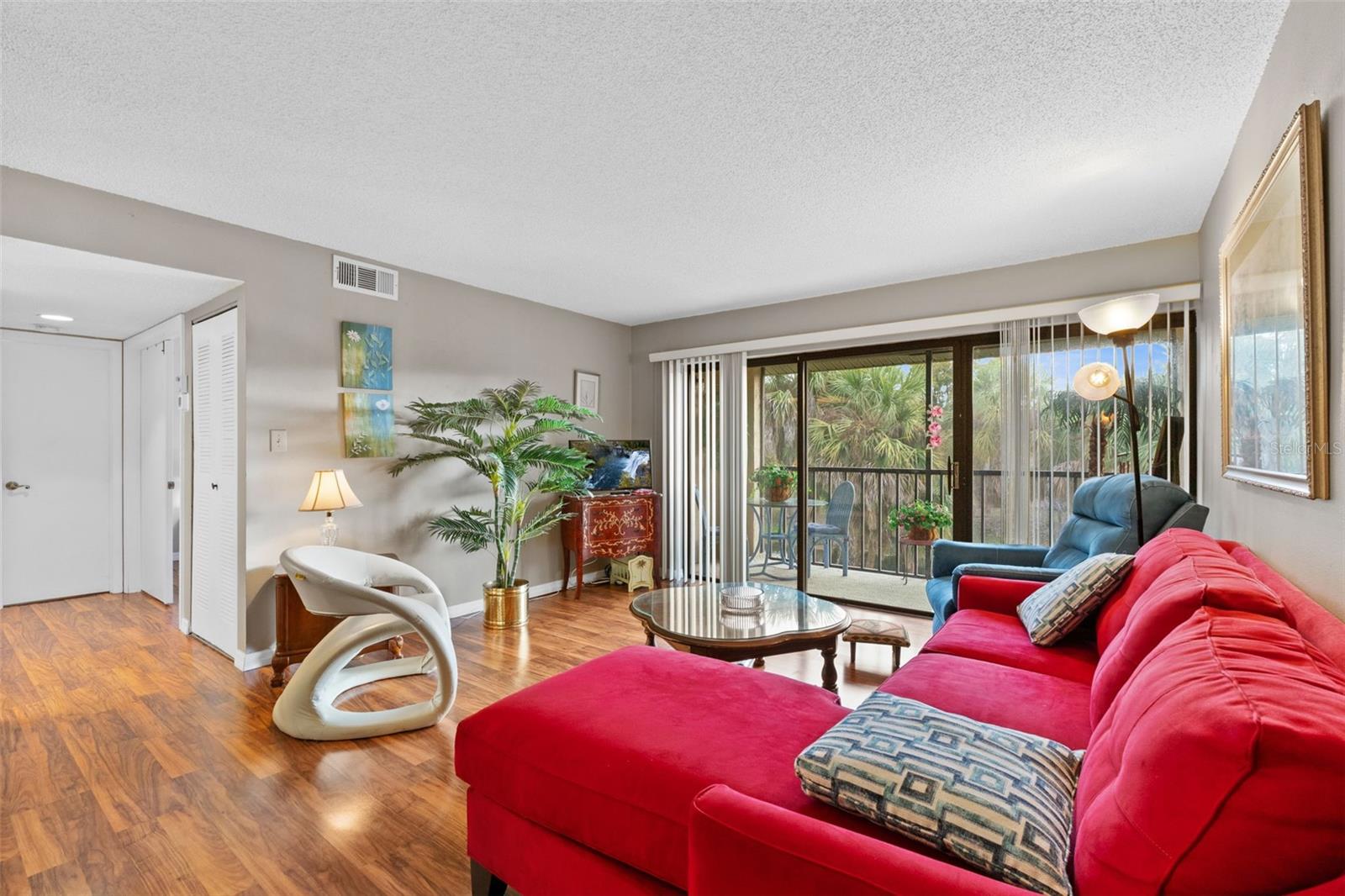 Image 6 of 36 For 19505 Quesada Avenue S208