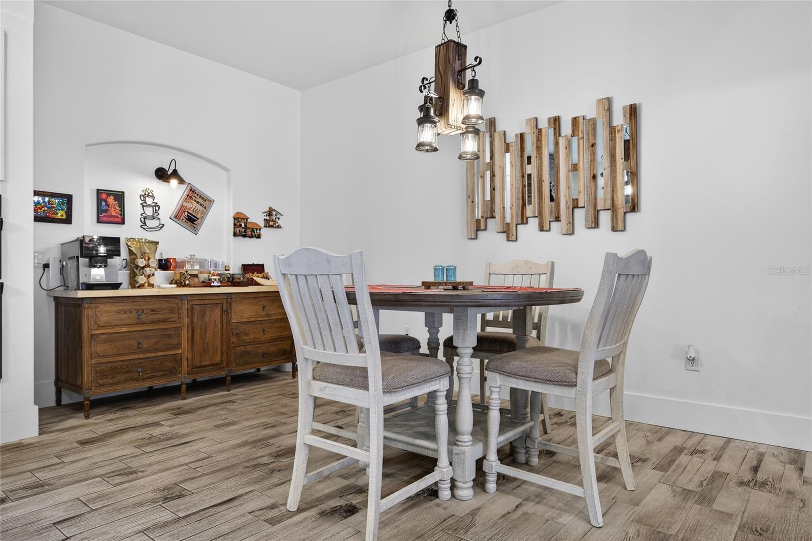 Image 18 of 51 For 2503 Digby Court