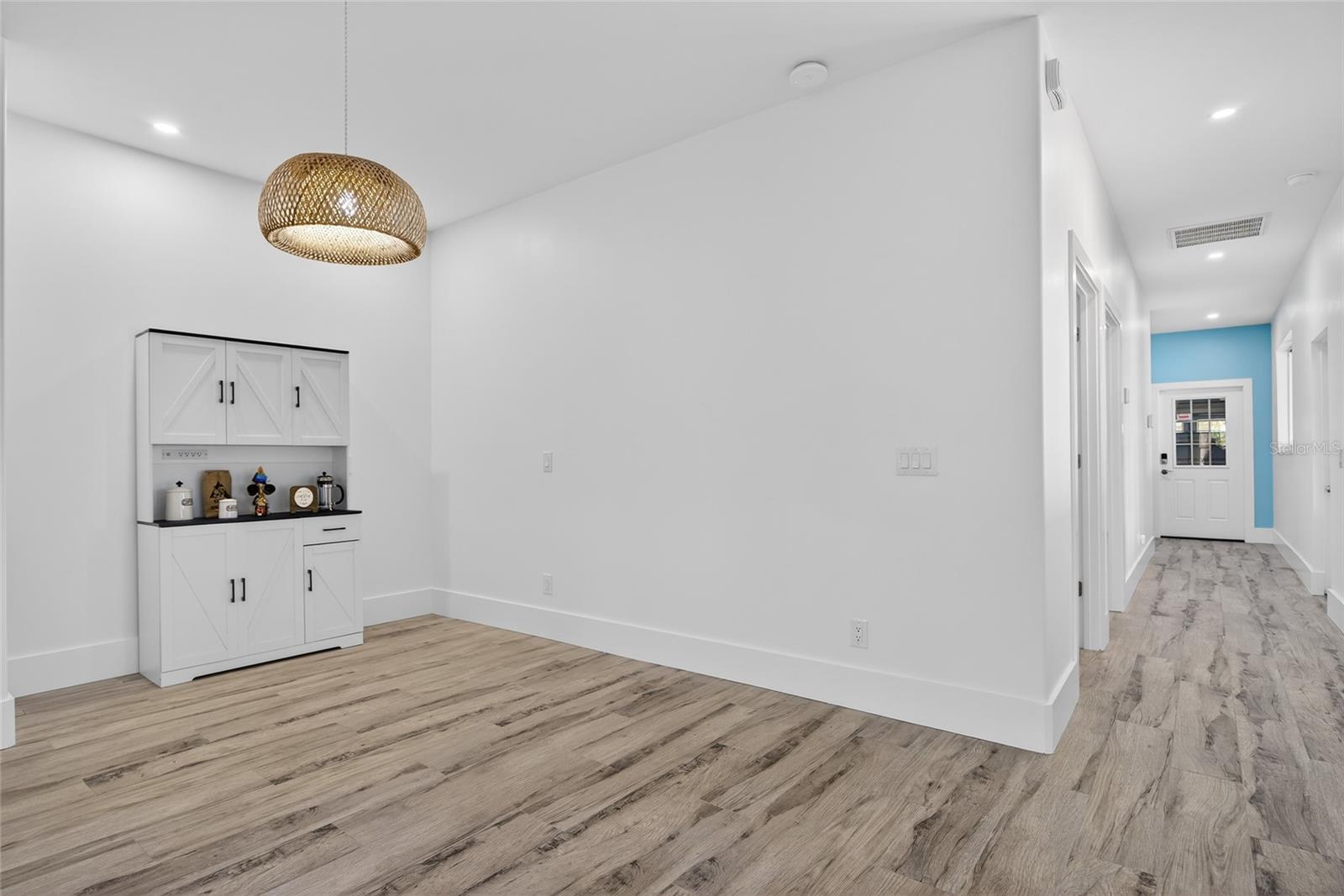 Image 11 of 43 For 14192 Riseley Avenue