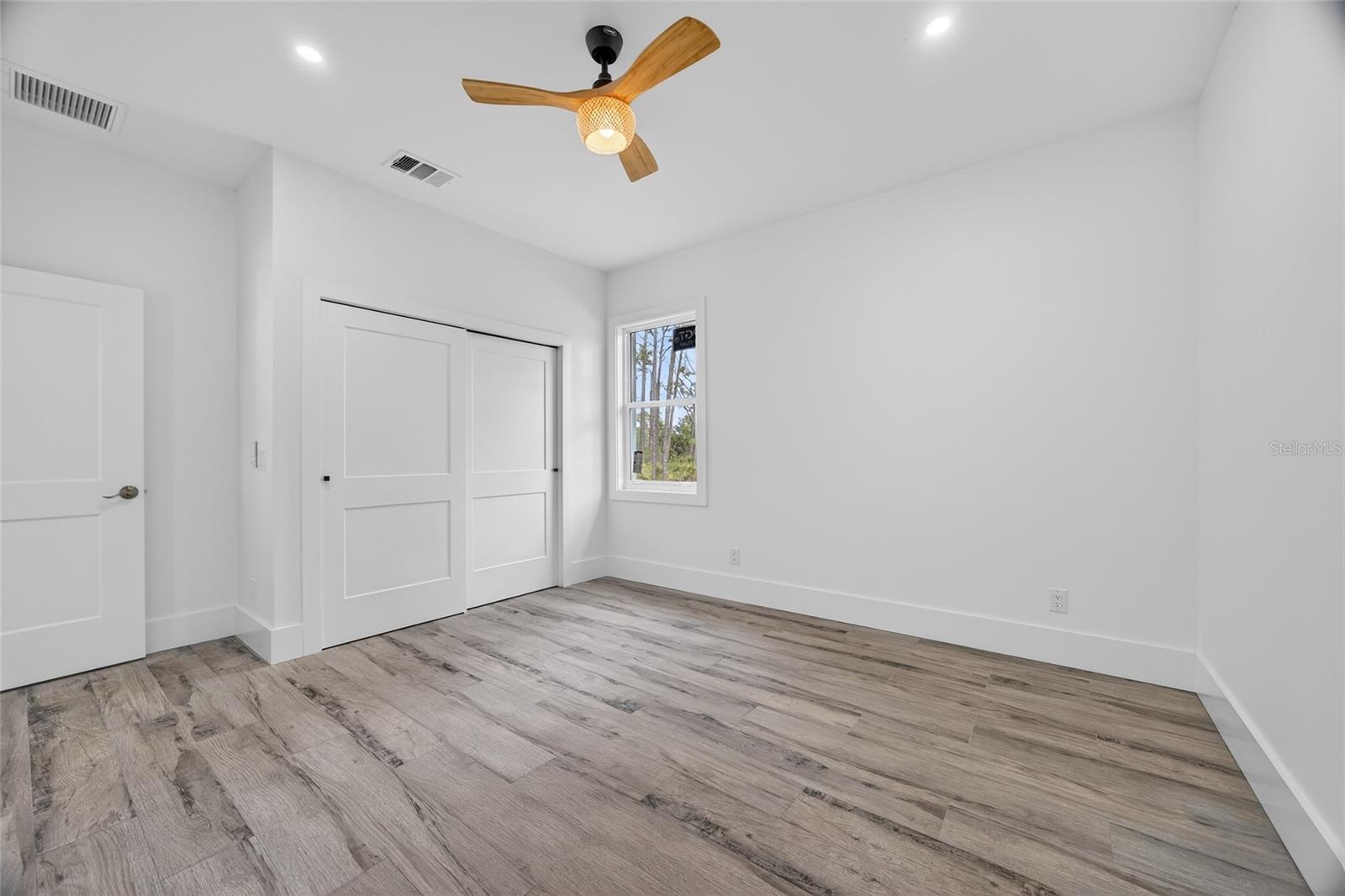 Image 20 of 43 For 14192 Riseley Avenue