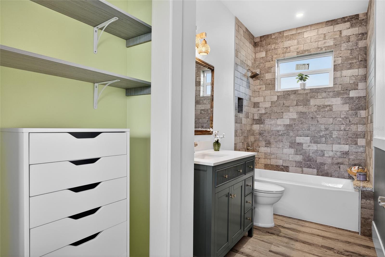 Image 21 of 43 For 14192 Riseley Avenue