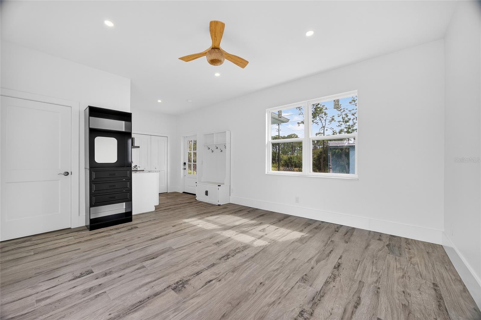 Image 22 of 43 For 14192 Riseley Avenue