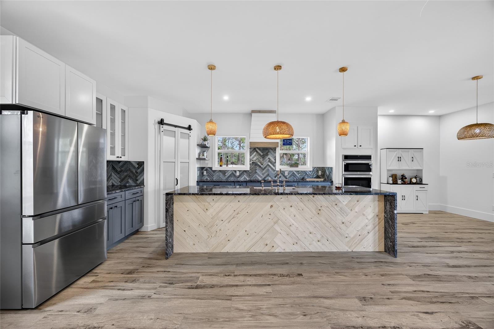 Image 6 of 43 For 14192 Riseley Avenue