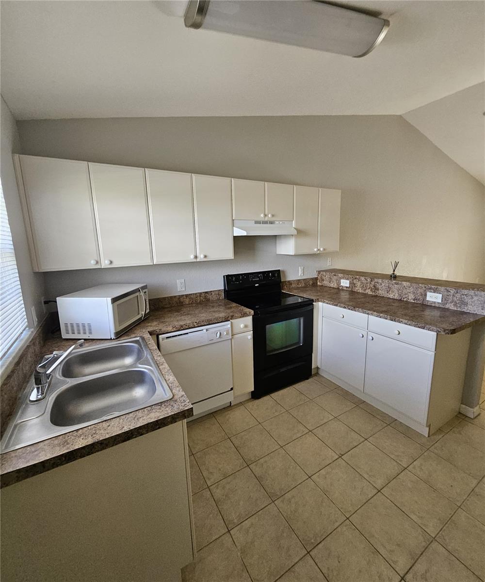 Image 4 of 35 For 4545-4547 26th Street Sw