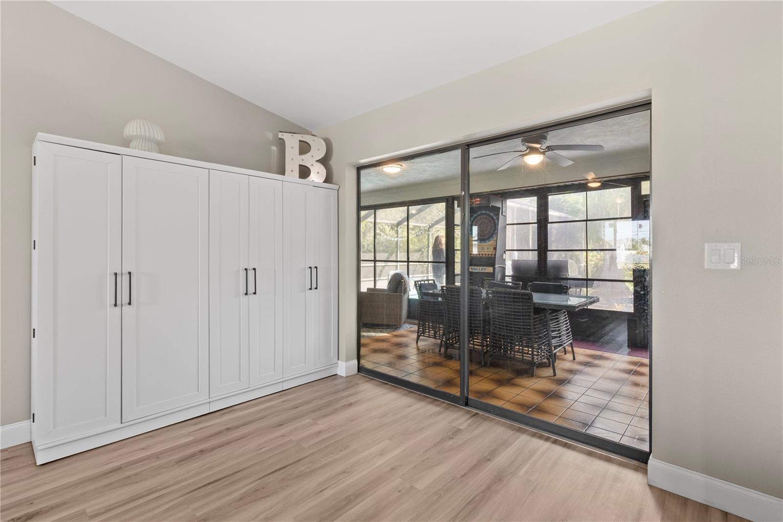 Listing photo id 11 for 7234 Mamouth Street