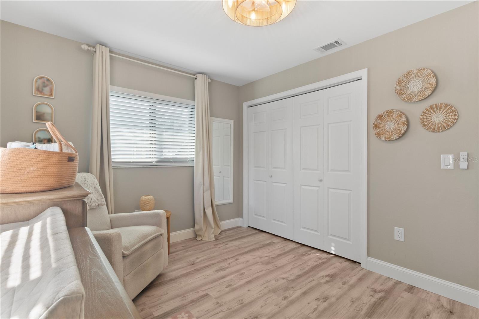 Listing photo id 13 for 7234 Mamouth Street