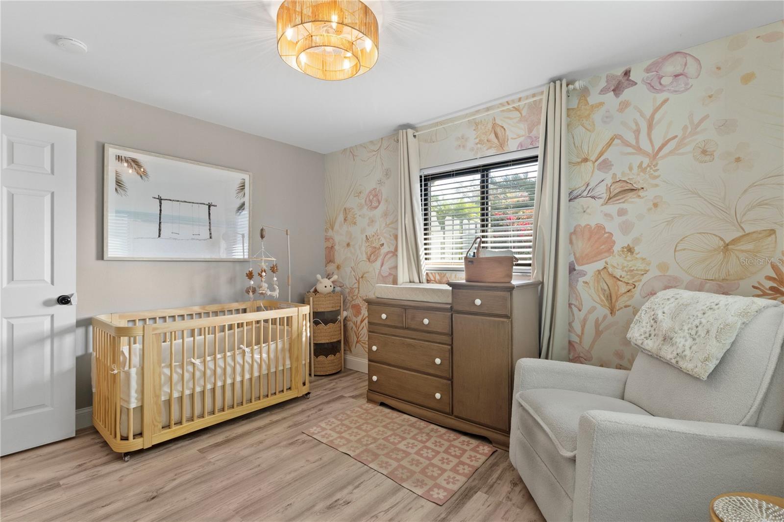 Listing photo id 14 for 7234 Mamouth Street