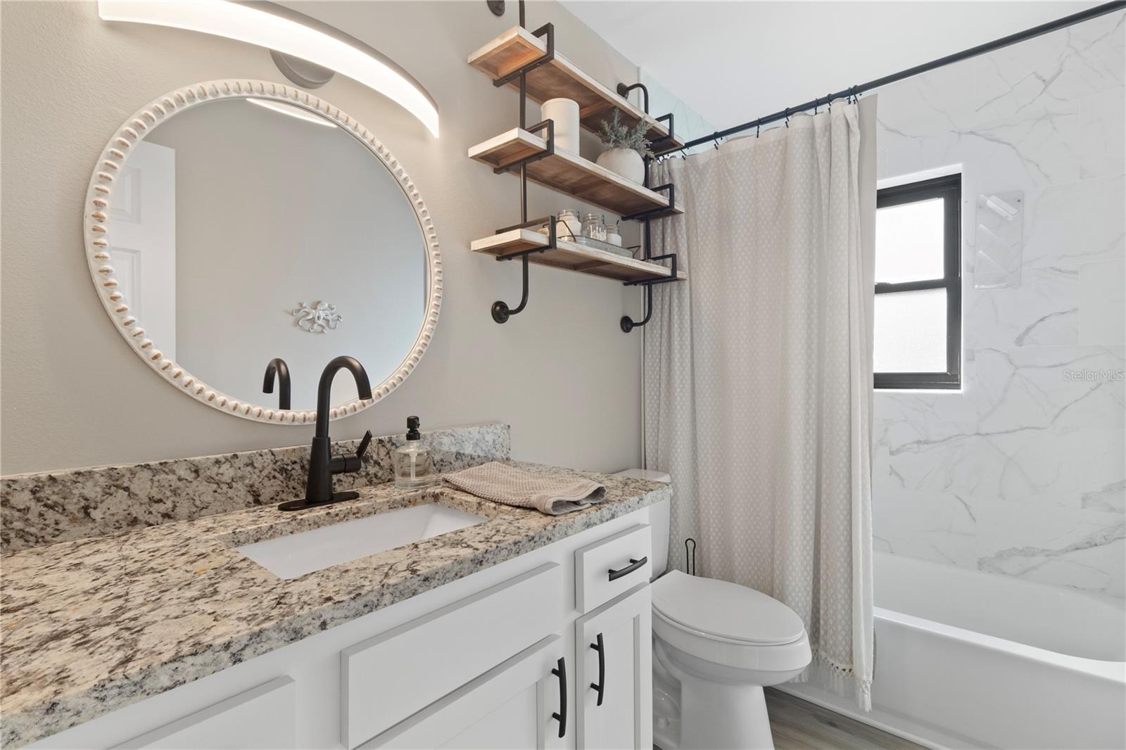 Listing photo id 15 for 7234 Mamouth Street