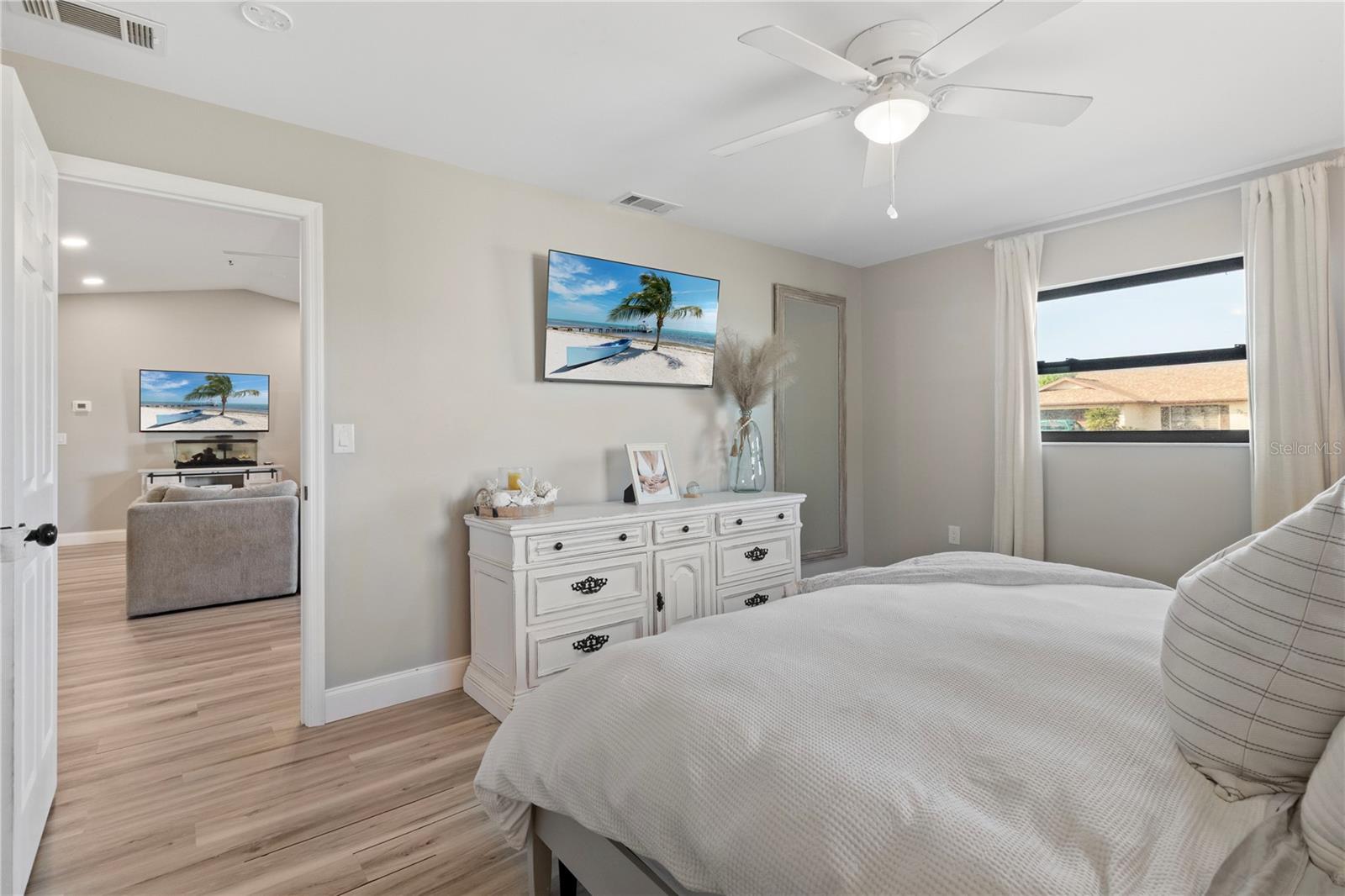 Listing photo id 17 for 7234 Mamouth Street