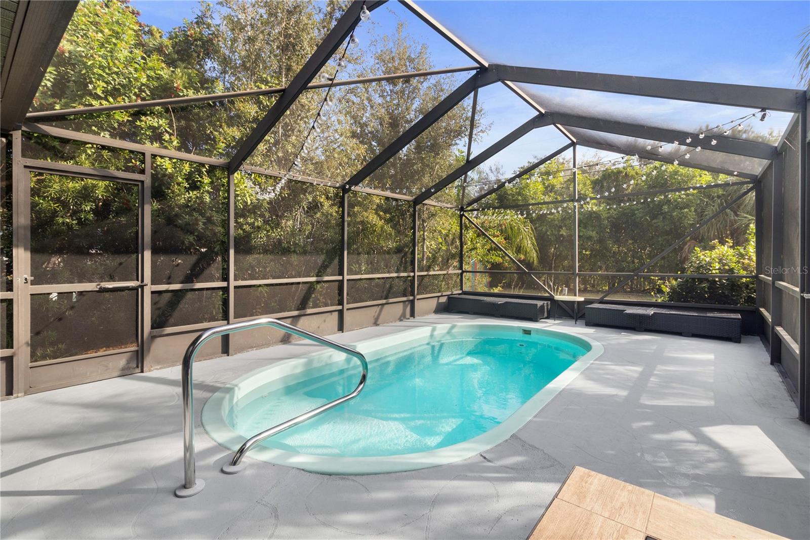 Listing photo id 0 for 7234 Mamouth Street