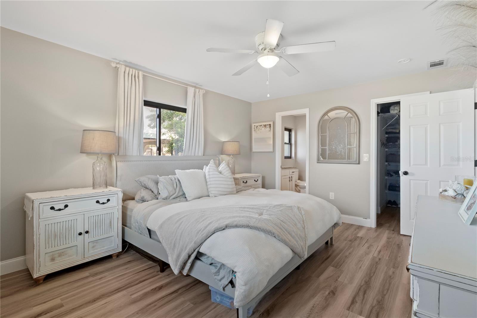 Listing photo id 18 for 7234 Mamouth Street