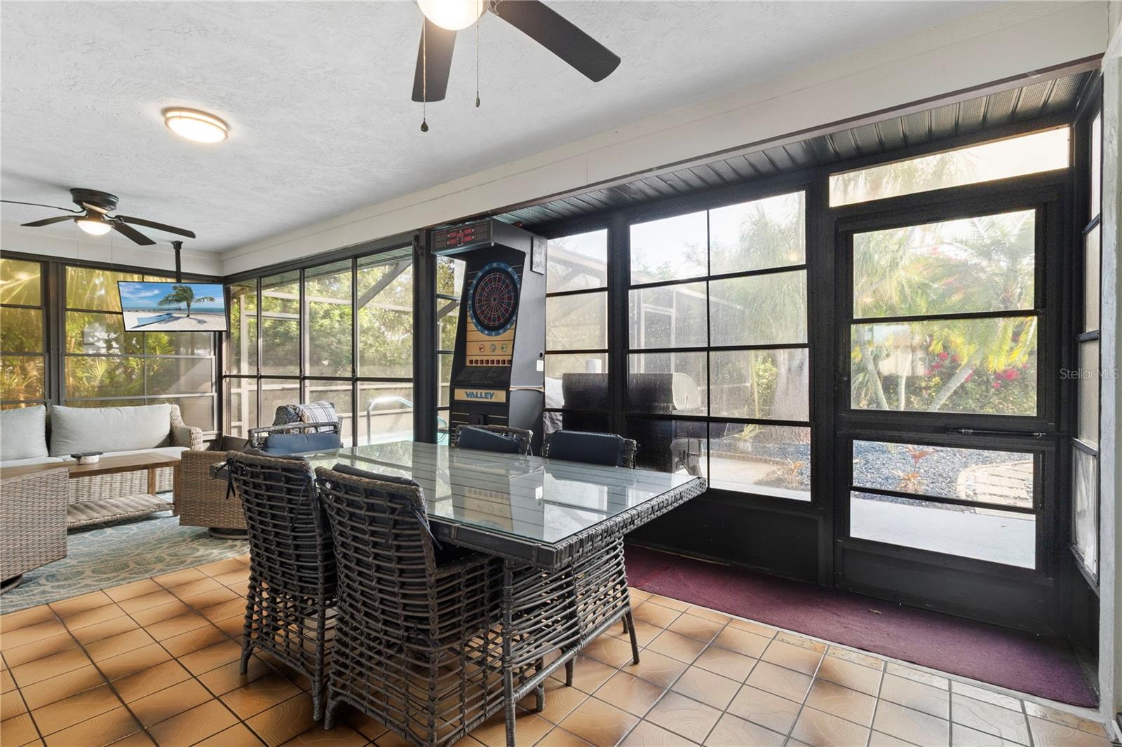 Listing photo id 22 for 7234 Mamouth Street