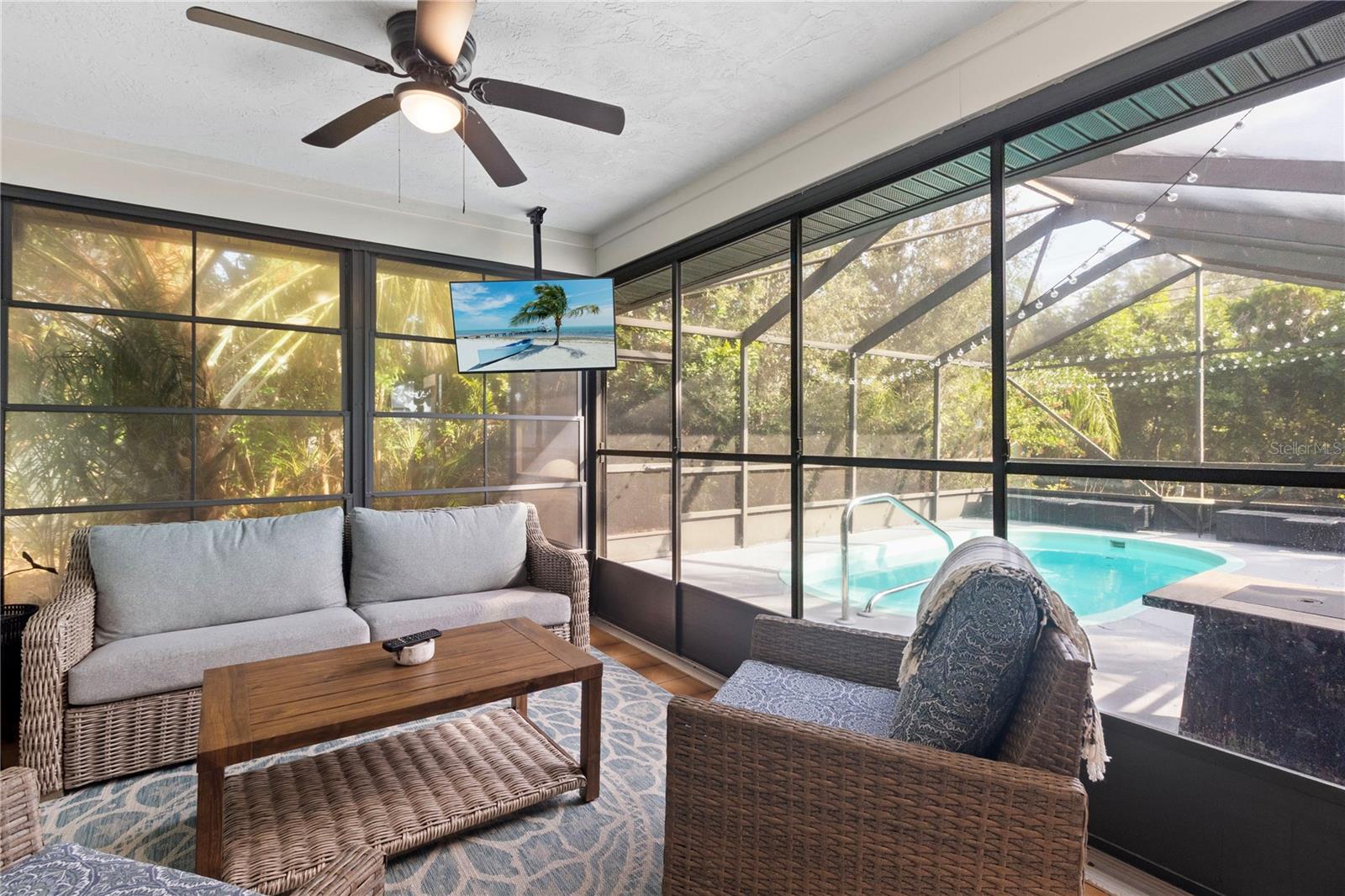 Listing photo id 25 for 7234 Mamouth Street