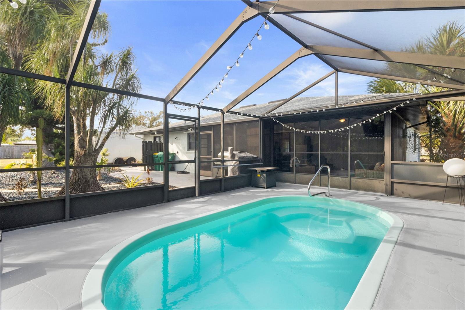 Listing photo id 27 for 7234 Mamouth Street