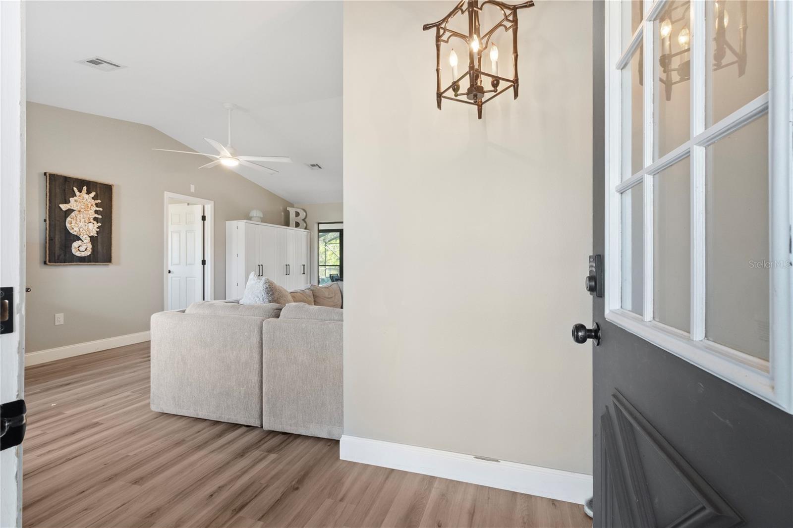 Listing photo id 1 for 7234 Mamouth Street