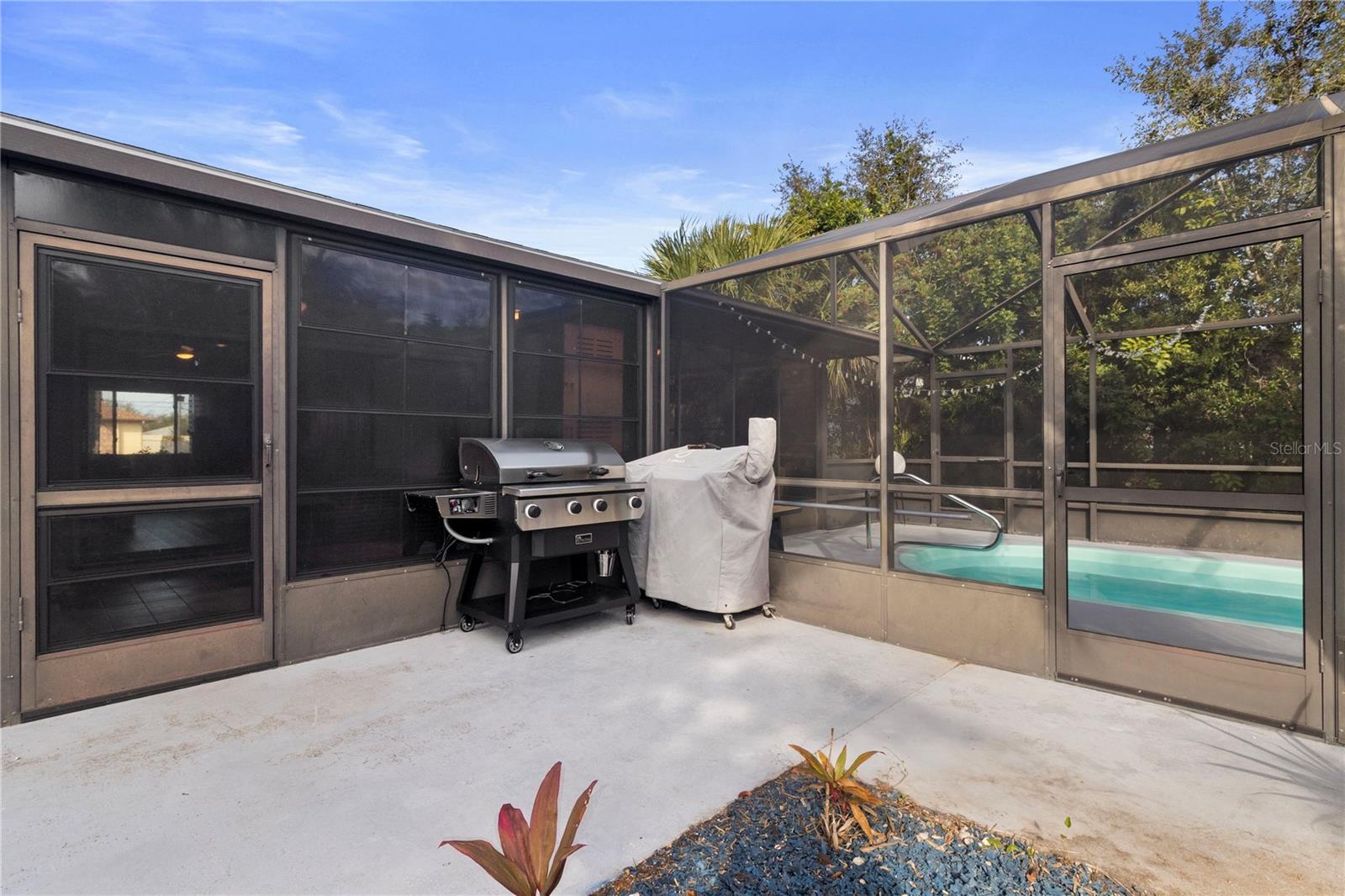 Listing photo id 28 for 7234 Mamouth Street