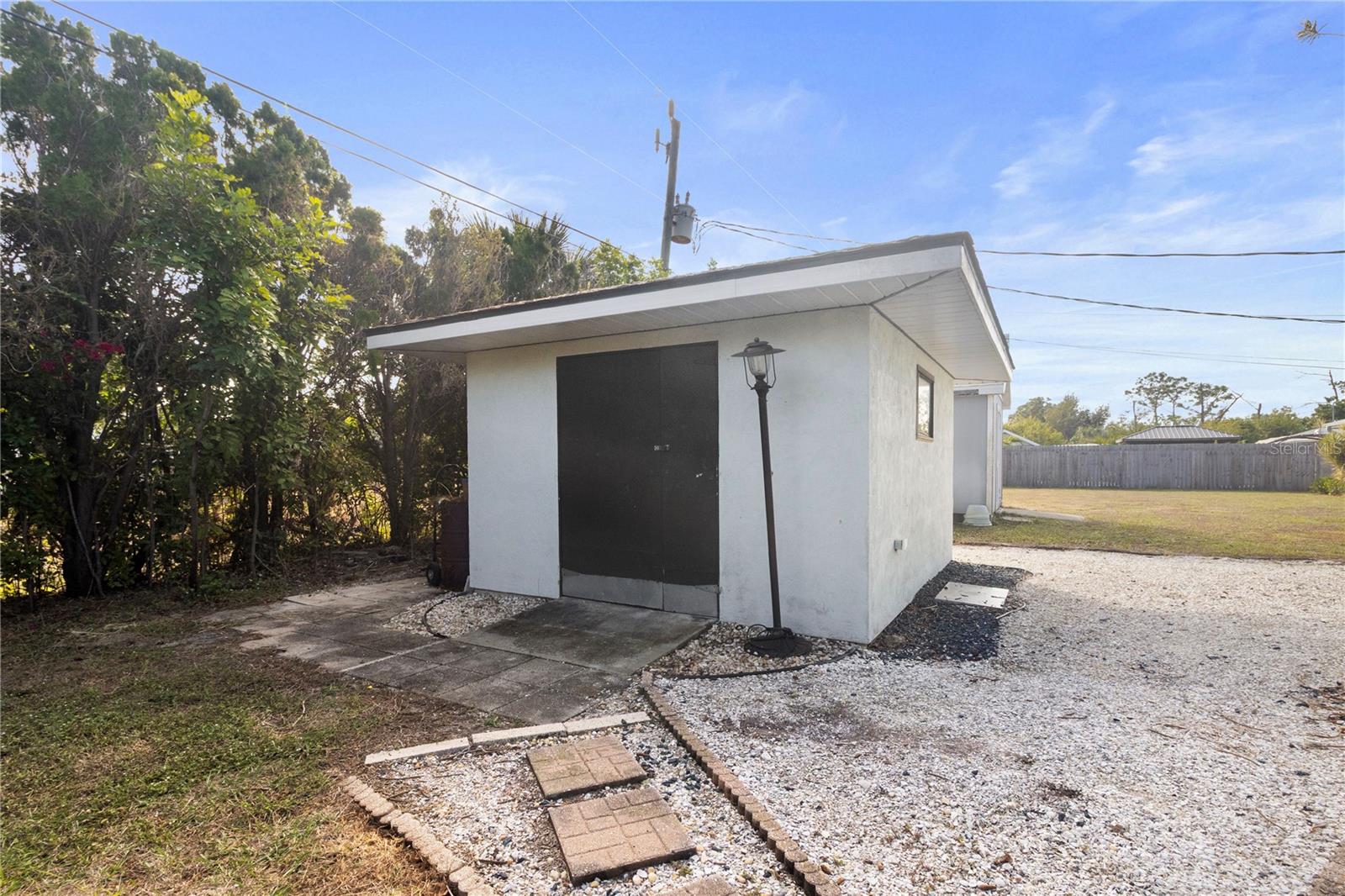 Listing photo id 30 for 7234 Mamouth Street
